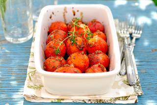 Pieczone pomidory - pomysł na świetny dodatek do obiadu