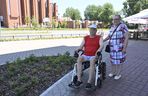 Mieszkańcy Warszawy oceniają efekty rozbetonowania stolicy. Przeżyliśmy upał na „zielonym skwerze”