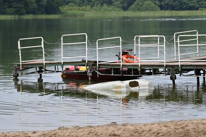 Poszukiwania szestanstolatka na jeziorze tuchomskim