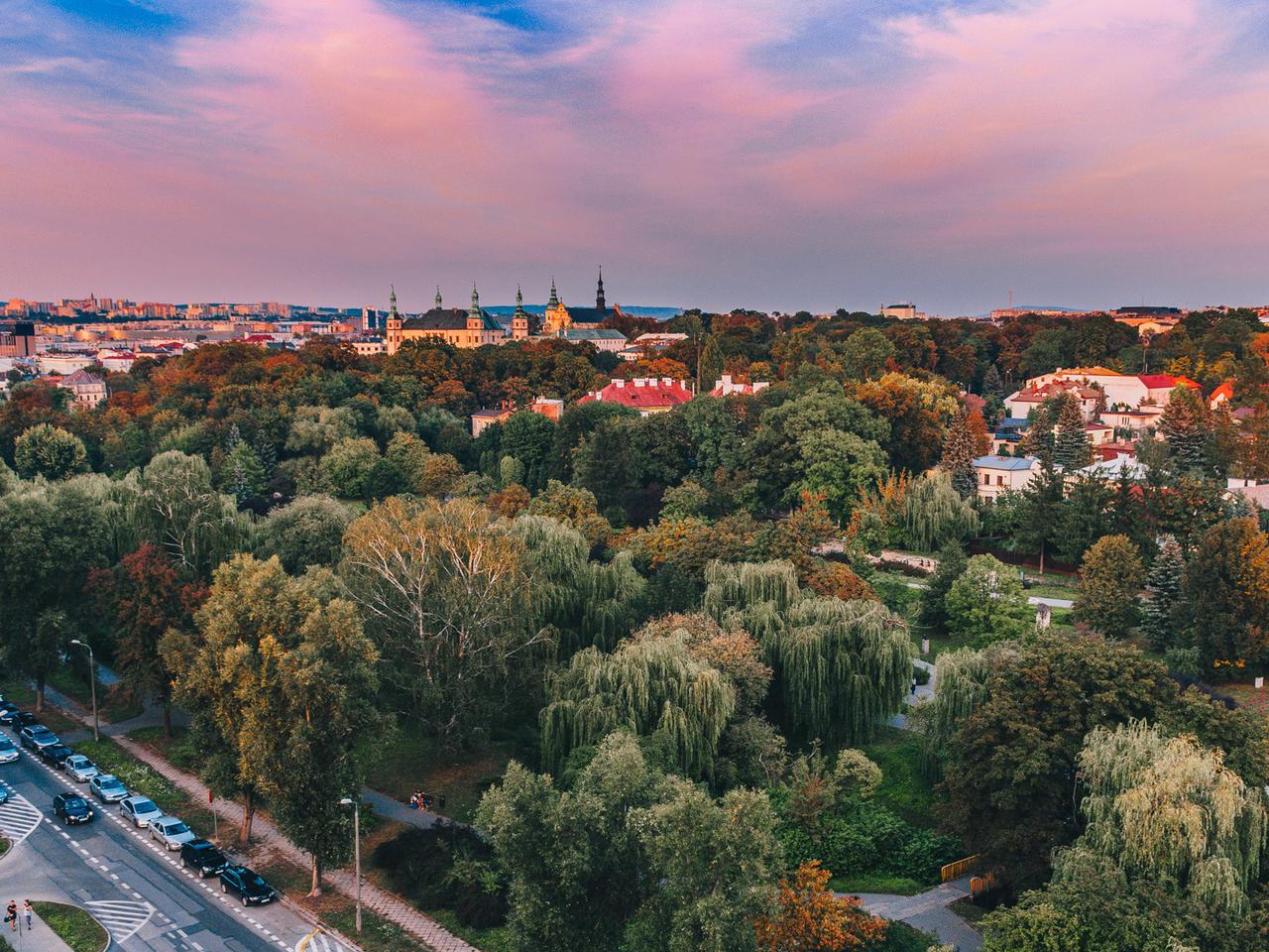 Pogoda zachęca do spacerów? Możesz zwiedzić Kielce w ciekawy sposób!