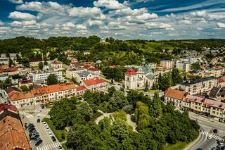 Pińczów. To miasto w Świętokrzyskiem zachwyca jednym z najpiękniejszych rynków