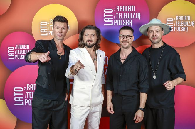 Michał Szpak tak się przejął na scenie, że zgubił mikrofon! Na szczęście nie był sam