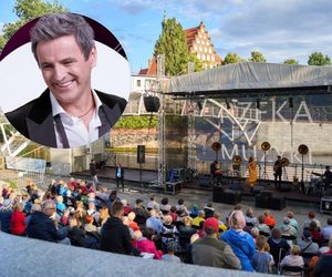 Piotr Polk wystąpi na Wyspie Młyńskiej! To już ostatnie koncerty nad Brdą z cyklu Rzeka Muzyki 2025