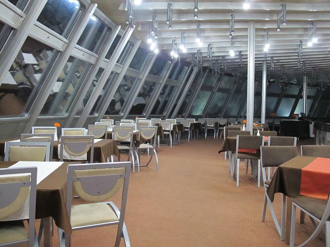 Ještěd, futurystyczny hotel i nadajnik telewizyjny