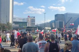 80. rocznica wybuchu Powstania Warszawskiego. 80. rocznica Powstania Warszawskiego. Godzina W w Warszawie. Tak mieszkańcy oddali hołd bohaterom