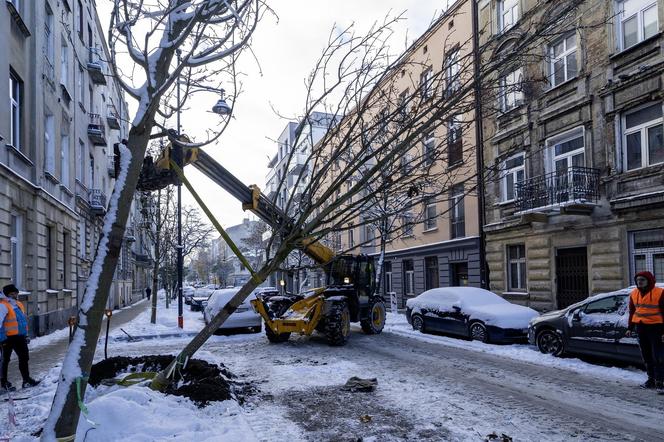 Nowy woonerf i odnowione kamienice na Mielczarskiego w Łodzi