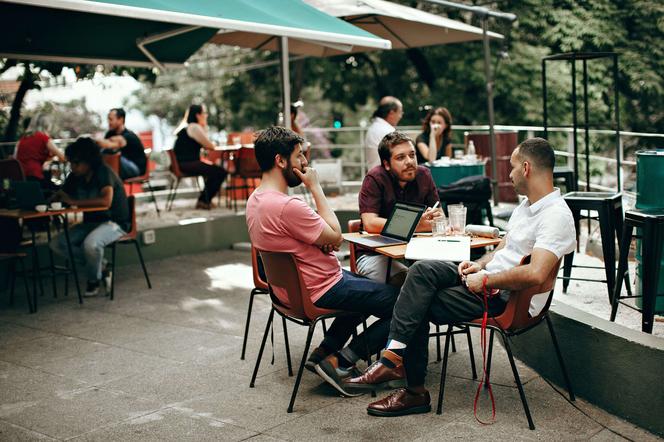 Koronawirus w Czechach. Najmniej przypadków od 20 września. Restauracje i sklepy szykują się do ponownego otwarcia