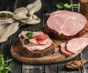 Domowy baleron bez wędzenia. Sekretem jego smaku jest czas marynowania