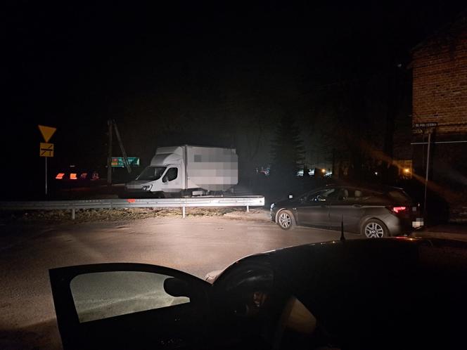 Zwiewał kilkadziesiąt kilometrów przed policją! Złapali go w krzakach pod Dworcem Zachodnim 