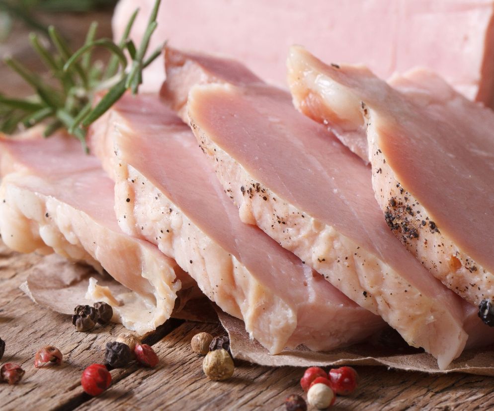 Delikatny schab gotowany w rękawie: pyszne danie obiadowe, jeszcze lepsza wędlina domowa