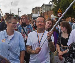 VI Toruński Marsz Równości. Przeciwnicy modlili się w centrum