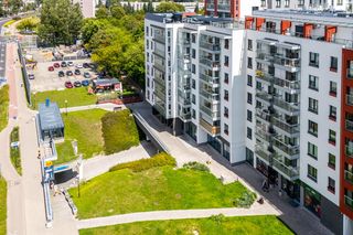 Postawili blok na pochylni wiodącej do metra, a mimo to jest lepiej, niż było. „Sonata nad Dolinką” w Warszawie