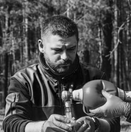 Śląskie: Ratownik Michał zginął po wypadku karetki. Zostawił piękną narzeczoną i córeczkę Zuzię