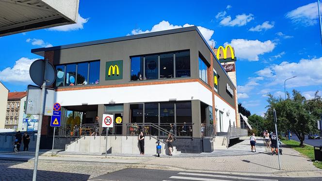 Największy McDonald's w Polsce otwarto w Legnicy. Gigantyczna restauracja ma dwa poziomy