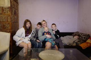 Dramat w Dąbrowie Górniczej. Sąd chce odebrać jej 6 dzieci, bo nie mają warunków do życia