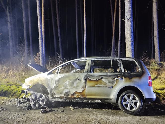 Tragiczny pożar samochodu niedaleko Krzeszyc. Nie żyje jedna osoba