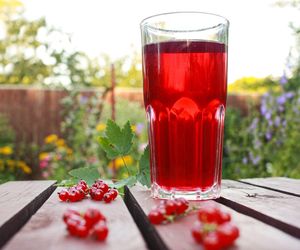 Kompot z czerwonych porzeczek jak u cioci Jadzi – smak dzieciństwa w szklance