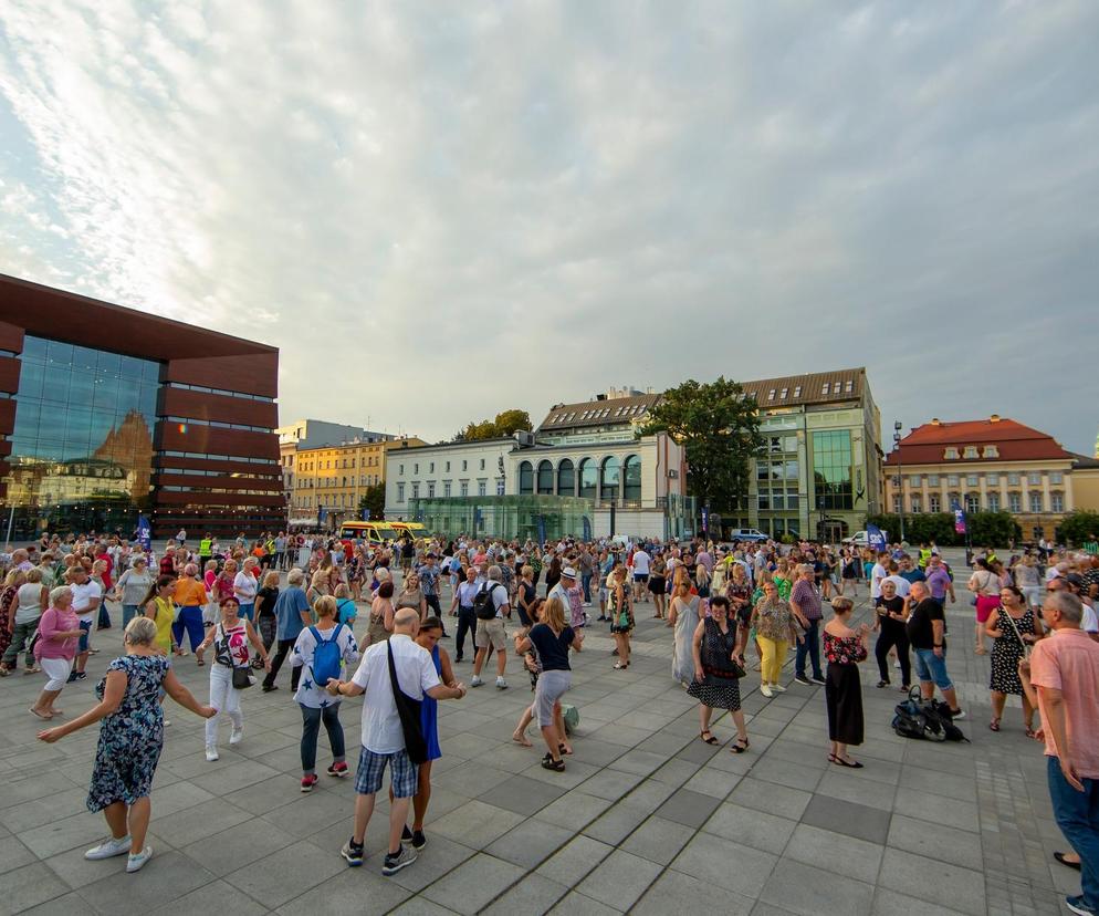 Wrocławskie potańcówki pod chmurką. Sprawdź terminy i program wydarzeń 