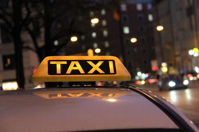 Lepiej sprawdź, czy wsiadasz do legalnej taksówki w Warszawie (zdjęcie ilustracyjne)