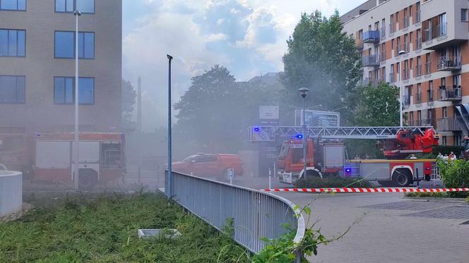 Pożar na Promenadach Wrocławskich! Trwa akcja strażaków [ZDJĘCIA]