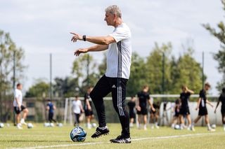 Szósty trener w przeciągu dwóch lat. Czy Ryszard Robakiewicz odbuduje ŁKS? 