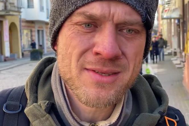 Rusłan sprzedaje rower i jedzie na Ukrainę. "Muszę walczyć!"