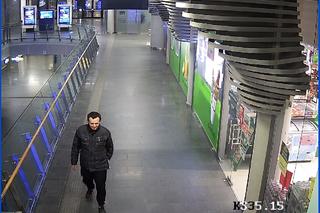 Policjanci szukają młodego mężczyzny. Zaatakował na dworcu w Bydgoszczy