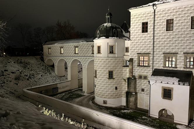 Zamek Pardubice - zdjęcia cennego zabytku Wschodnich Czech. Wnętrza, muzeum, zamek nocą