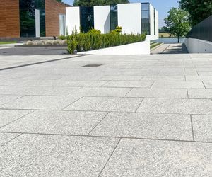 Granit w różnych odsłonach: 6 typów obróbki i ich zastosowanie