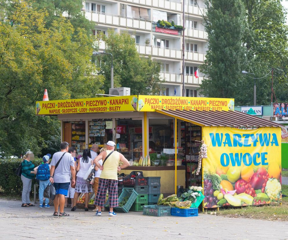 Mały sklepik osiedlowy w Polsce