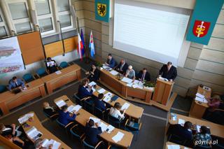 Gdyńscy radni zagłosują… wysyłając list. Nietypowa sesja Rady Miasta już w środę  