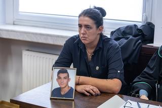 Skatował kolegę, teraz klęczy przed jego rodzicami