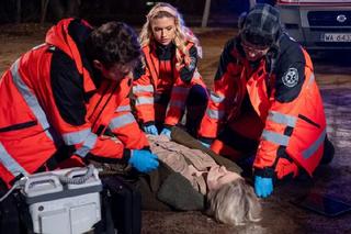 Na sygnale. Nowy (Kamil Wodka), Britney (Paulina Zwierz), dr Góra (Tomasz Piątkowski)