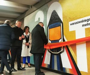 30 lat metra w Warszawie. Odsłonięcie mozaiki
