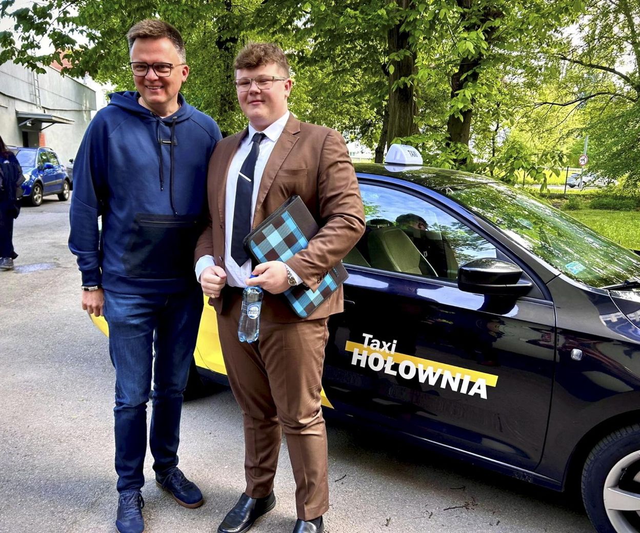 Szymon Hołownia łowi wyborców taksówką! Ale numer [ZOBACZ]