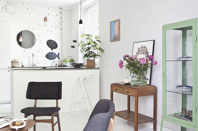 Salon z kuchnią w stylu vintage