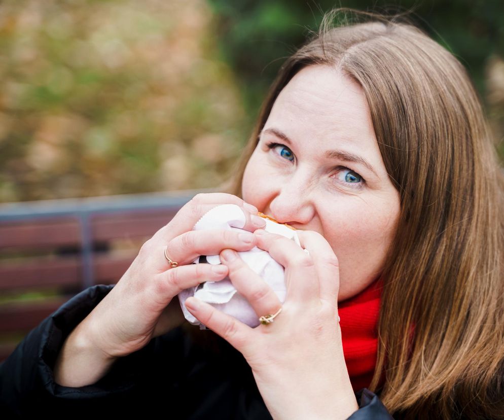 Tego absolutnie nie jedz, jeśli chorujesz na otyłość. Oficjalne zalecenia ekspertów 