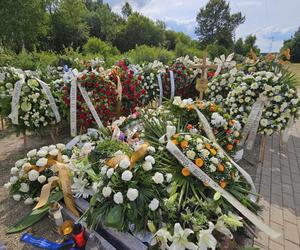 Morze kwiatów zalało grób Jerzego Krzanowskiego. Poruszające słowa: Kitku, Ty wiesz