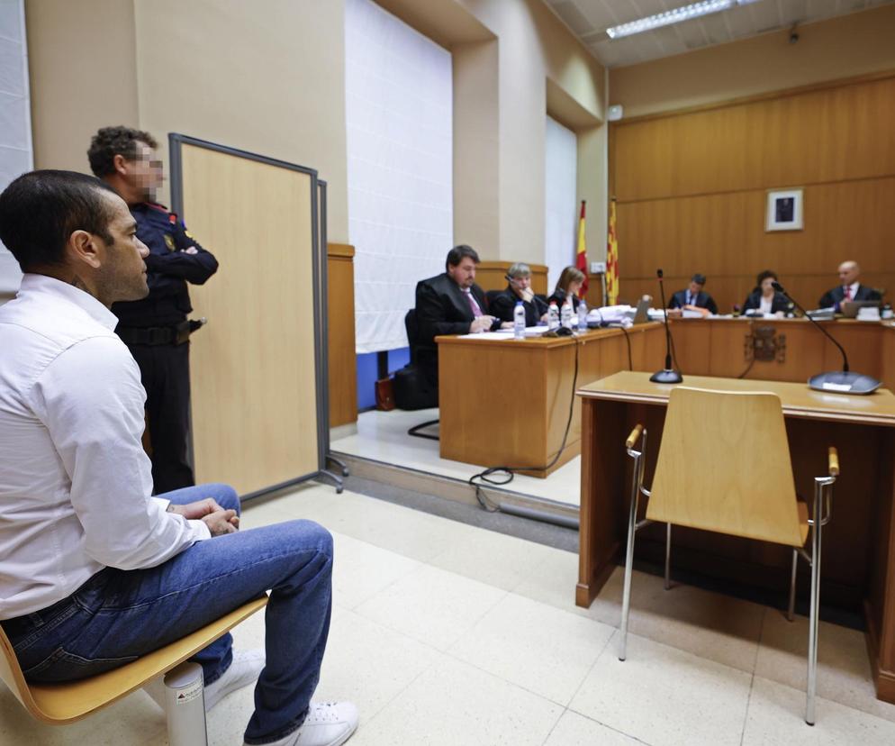 Legenda piłki nożnej przed sądem w procesie o gwałt. Dani Alves w tarapatach, grozi mu wieloletnia odsiadka