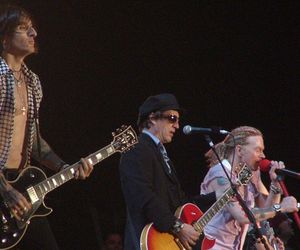 Guns N' Roses ponownie zagra w Polsce w 2025. Wspominamy pierwszą wizytę legendarnego zespołu w naszym kraju! 
