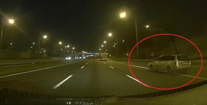 Groźna kolizja na autostradzie A4 w Katowicach. Kierowca Passata uciekł z miejsca zdarzenia [WIDEO]