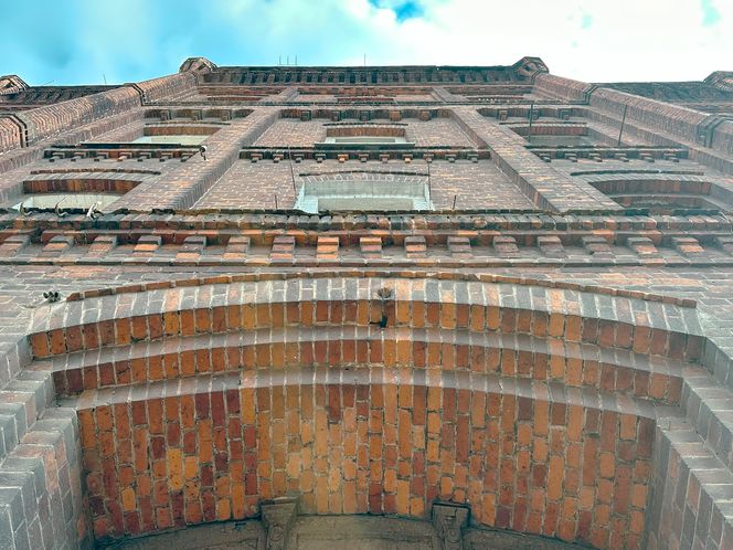 Zabytkowe famuły Izraela Poznańskiego w Łodzi 