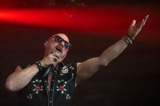 Geoff Tate (ex-Queensrÿche) wspomina trasę z Metalliką. Na scenę poleciała gigantyczna butelka wódki 