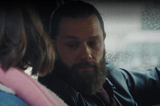 	M jak miłość odc. 1791. Gangster Robert (Kamil Drężek), Ania (Alina Szczegielniak)