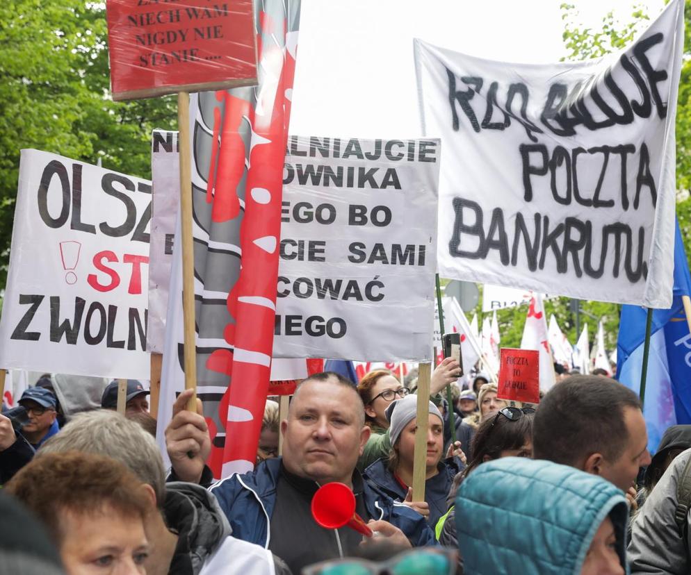 Pracownicy Poczty Polskiej protestują w Warszawie. Stop masowym zwolnieniom