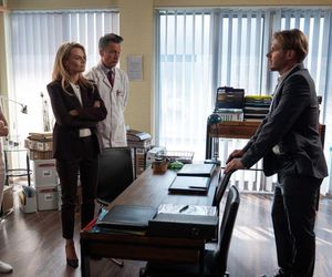 Na dobre i na złe odc. 966. Maks Beger (Tomasz Ciachorowski), Agata (Emilia Komarnicka), Kinga (Magdalena Kumorek), Andrzej Falkowicz (Michał Żebrowski)