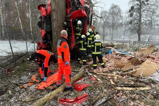 Koszmarny wypadek na DK 10 w Makowiskach pod Bydgoszczą! Ranny kierowca w szpitalu [ZDJĘCIA]