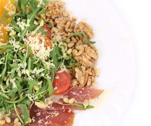 Kiedy nie mam pomysłu na śniadanie, robię tę szybką sałatkę. Mniej niż 5 minut roboty