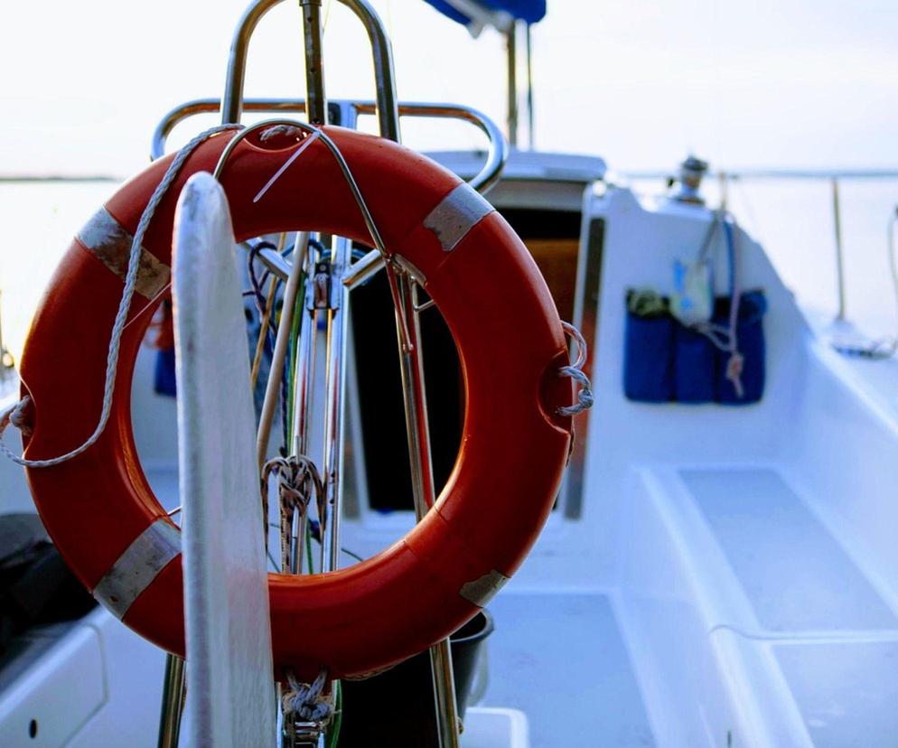 Upały, żeglarze i… osy. Ratownicy MOPR apelują o ostrożność nad jeziorami