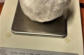 Policja zatrzymała w Łaziskach Górnych 20-letniego dilera narkotyków.